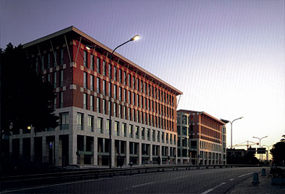 EDIFICIO POLIFUNZIONALE PER L'AREA DEL PIANO PARTICOLAREGGIATO DELLA ZONA R2-07 A DOGANA, REPUBBLICA DI SAN MARINO. 1995-2000